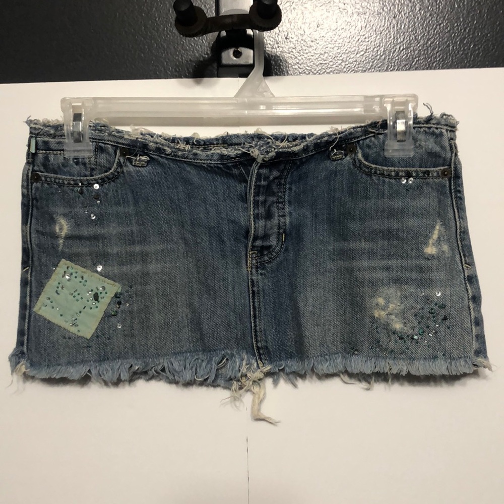 Hollister 5 distressed embellished denim skirt